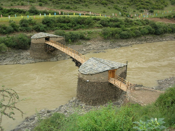 Old walking bridge over the Yalong River