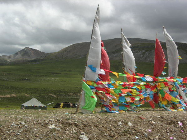 Prayer flags and tents at the pass
