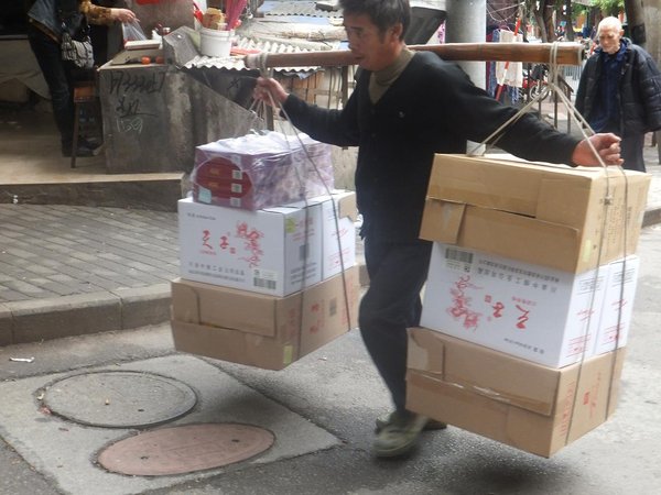 How to carry a heavy load in Chongqing