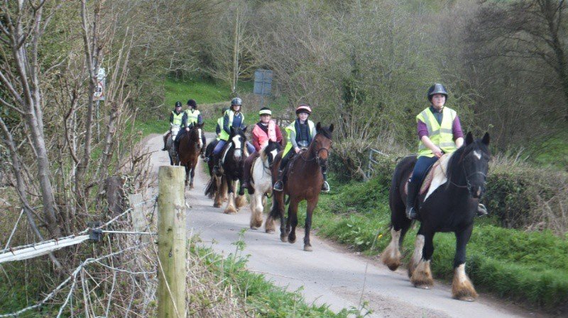 Young equestrians near Wellow