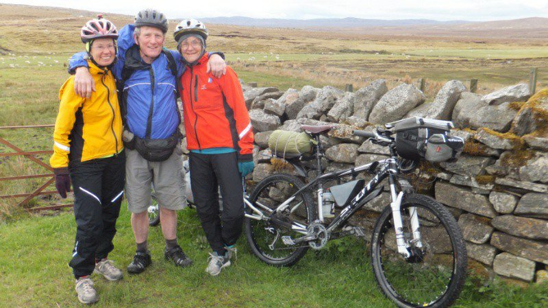 Saying goodbye to our bunkhouse mate Dave Luckhurst as he prepares to head south nto the wind on his mountain bike headed towards Land's End over trails