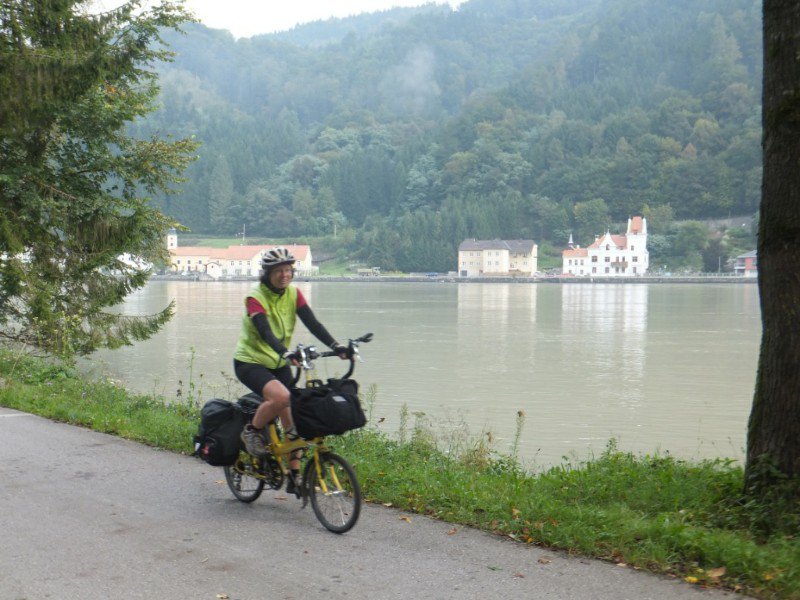 Riding down the right bank downstream of Grein