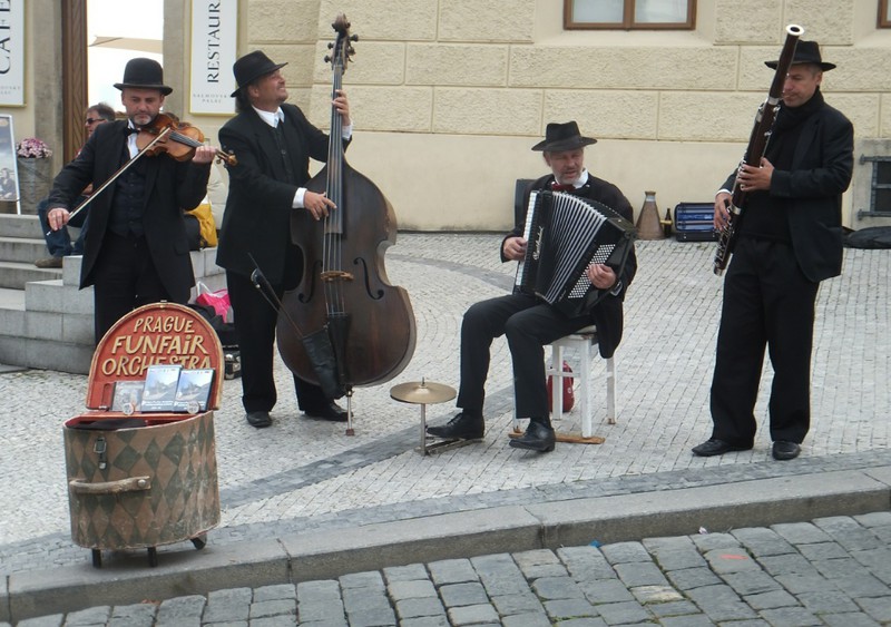 Street musicians in the castle district.