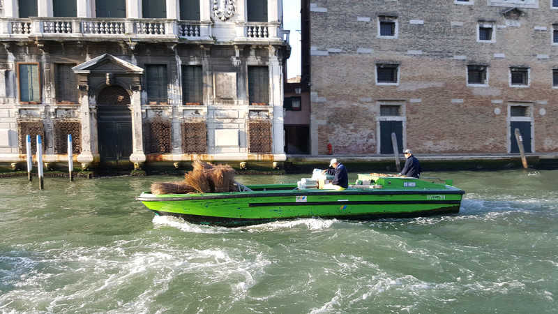 Working (powered) gondola