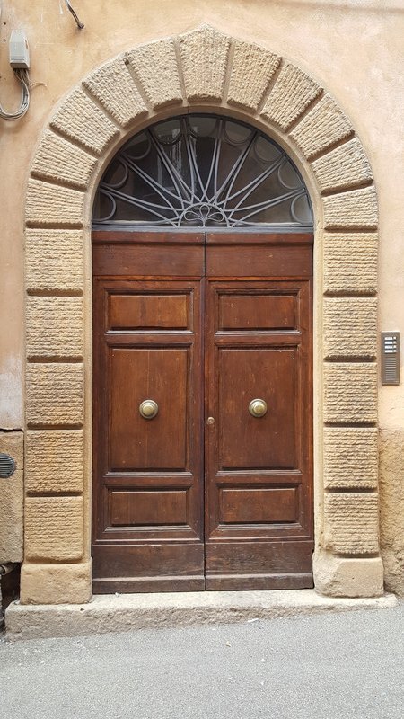 Another Tuscan door, in Siena