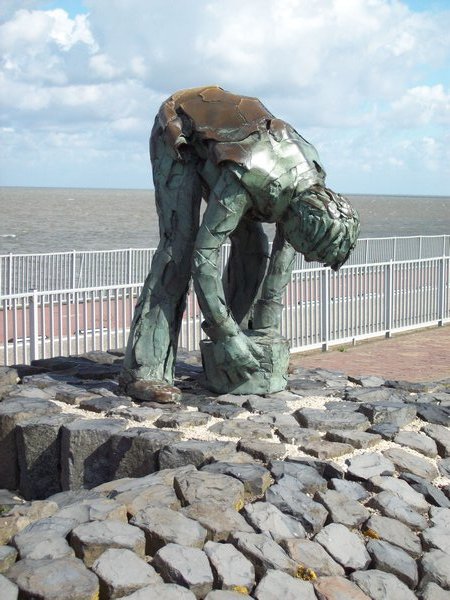 Dyke builder statue