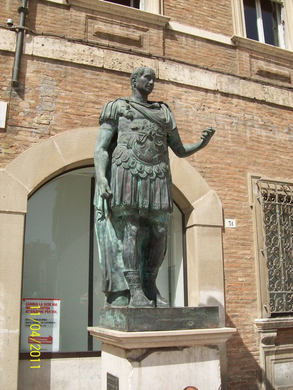 Rimini - Statue of Caesar