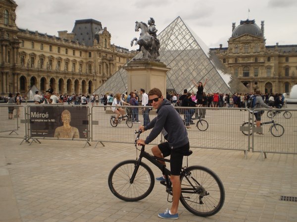 tim by the lourve