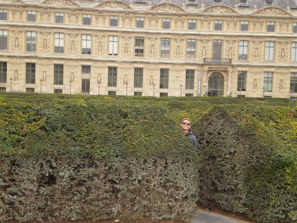 tim hiding in the gardens by the lourve