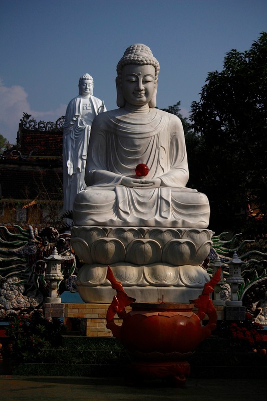 Buddha at entrance to Thien An Pagoda