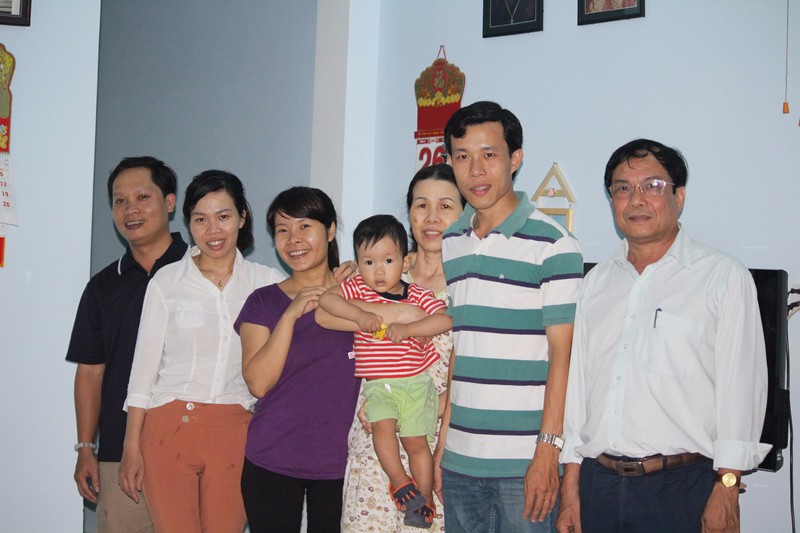Mr. Tung's family:  Tran Tam, Tran Thanh Tung, Ho Thi thu Tram, Tran Hong Quan, Pham Thi Hong, sister and husband 