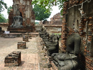 Bouddhas sans tête