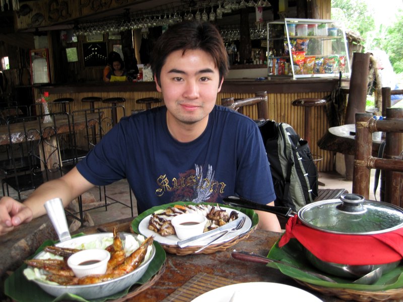 Happy Loner Traveller eating at Sa Payaw Seafood Grill