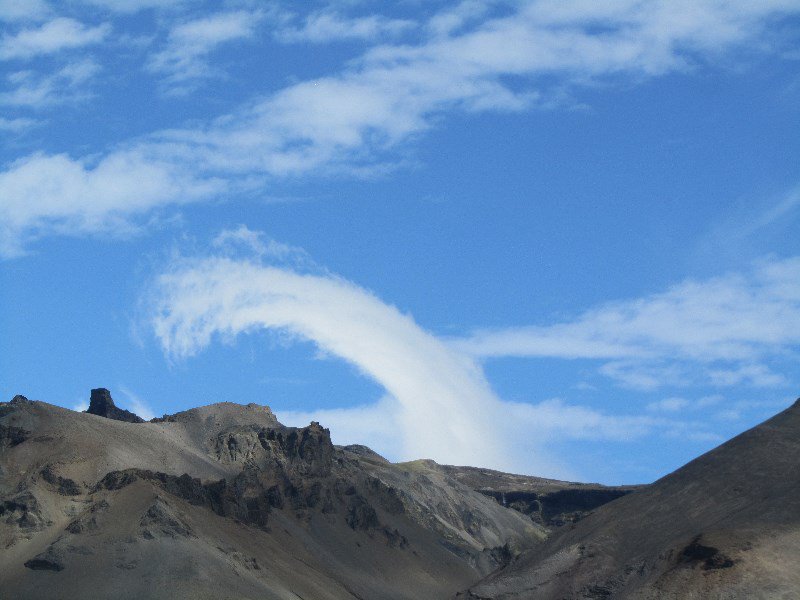 Cloud poses as eruption