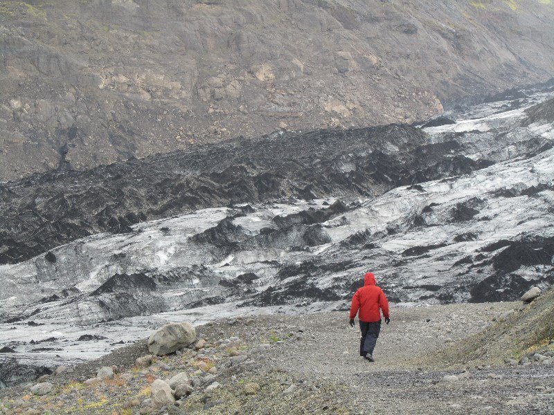 Walking to Mýrdalsjökull glacier 