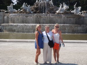 Fountain at Schonbrunn 