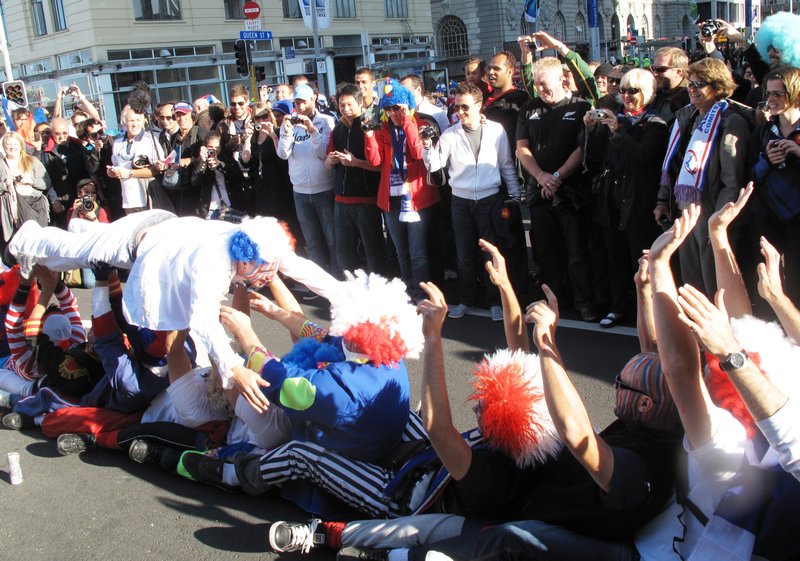 French fans make great street entertainers