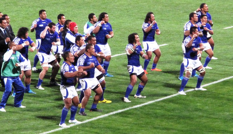Samoan team performs haka in acknowledgement of their fans