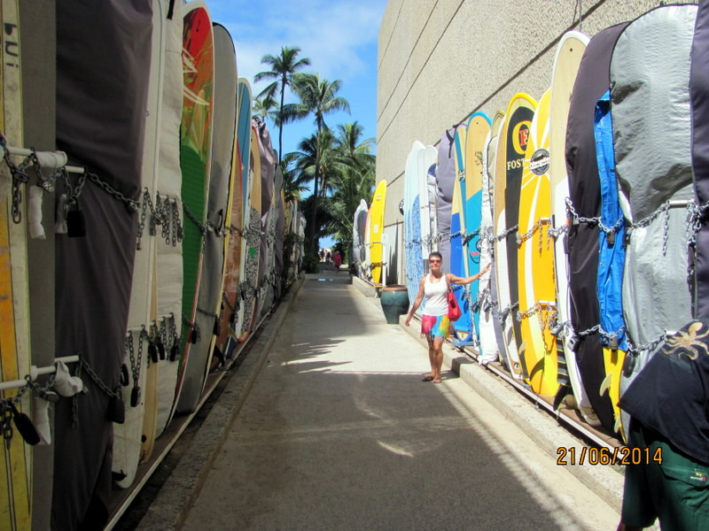 Path to Waikiki Beach