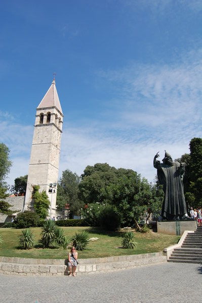 Split monuments