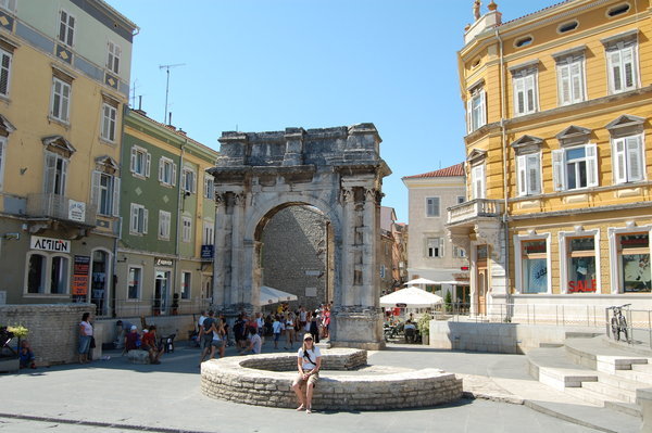 Pula town gate