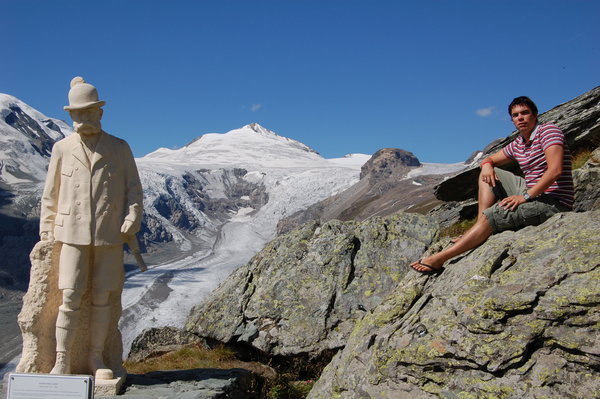 Jared & Franz Josef at the glacier lookout