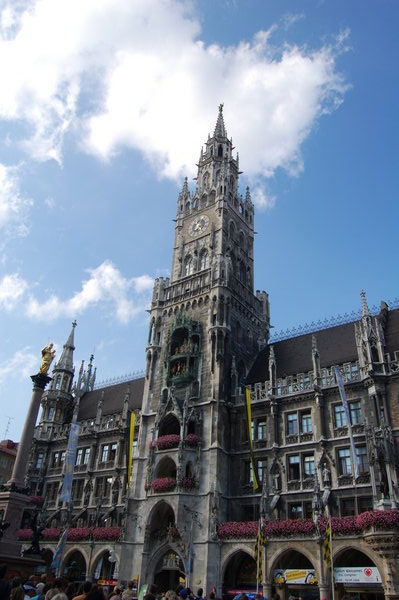 Town hall with Glockenspiel
