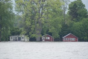 Des chalets inondés sur le Lac Champlain