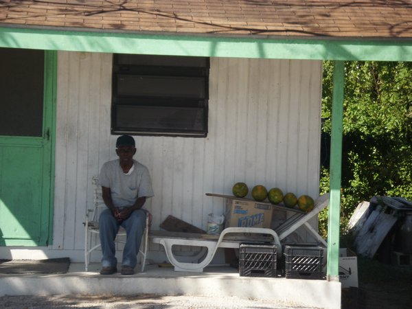 Un bahamien sur l'île d'Euleuthera
