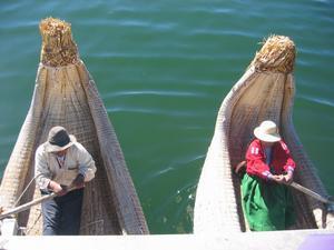 On a rowing boat travelling between the Uros Islands