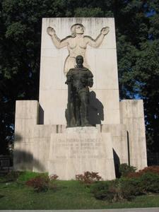 Statue Don Pedro Mendoza  founder Buenos Aires  Parque