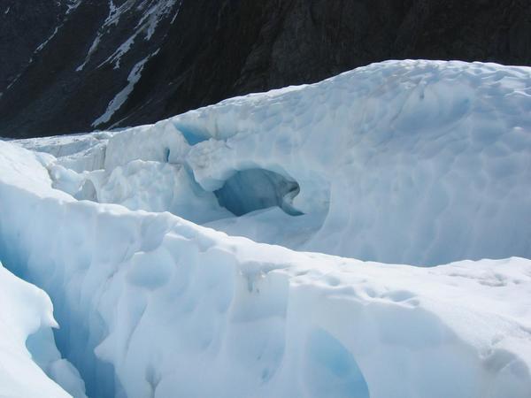 Strange natural features of the glacier