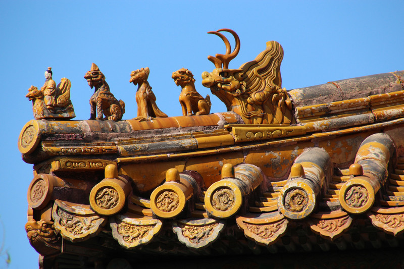Dragon roof guardians