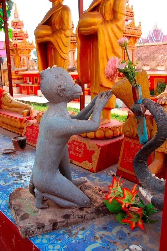 Animal statues offering prayers to Buddha