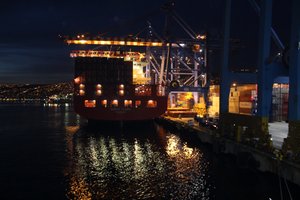 Containers being loaded - Valparaiso