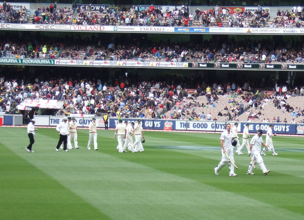 Pietersen and Trott lead the Aussies off the field for the lunch break