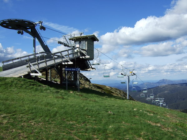 Ski lift built so the skiers can glide off 
