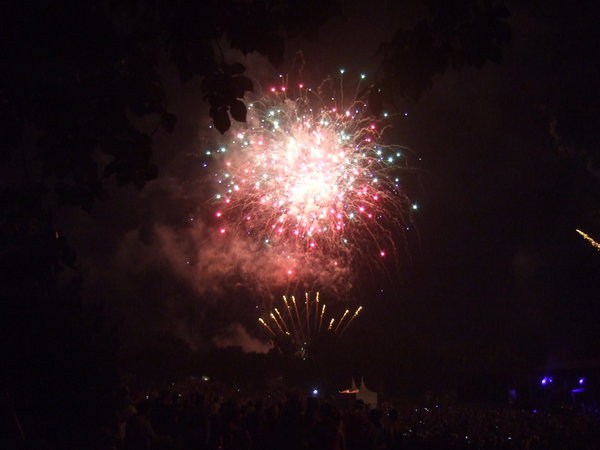 Fabulous early show of fireworks in Yarra Park