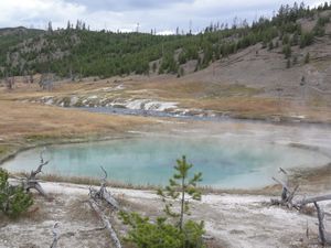 biscuit basin - sapphire spring