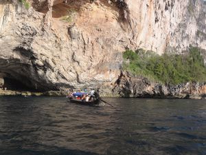 Koh Phi Phi Leh - Viking Cave
