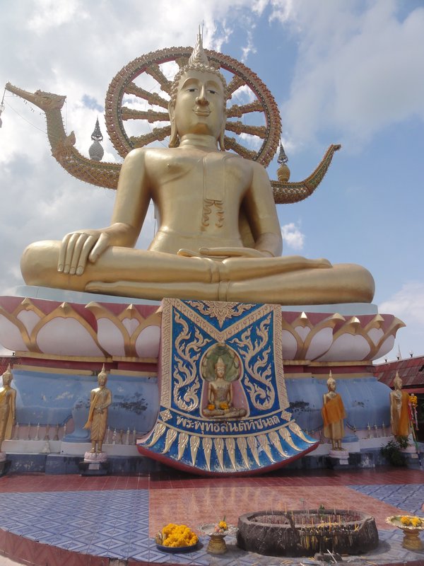 Wat Phra Yai - Big Buddha 
