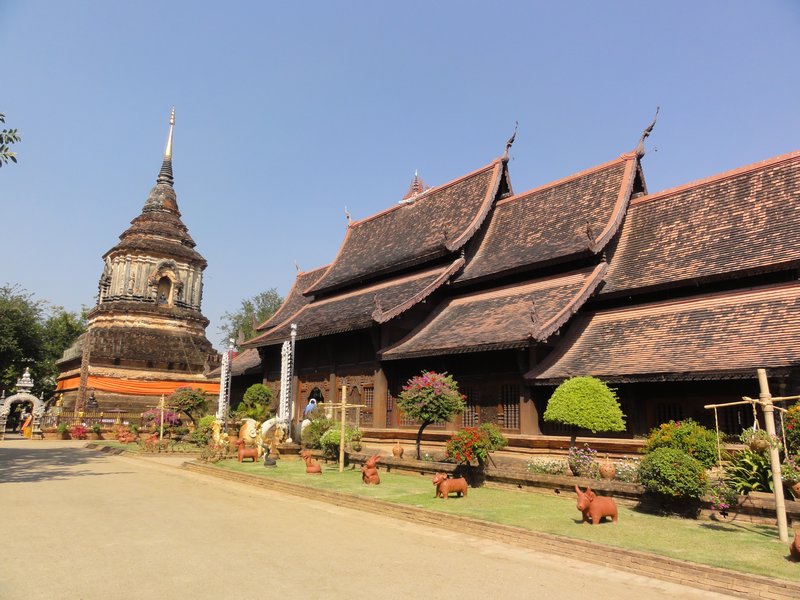 Wot Mok Molee temples