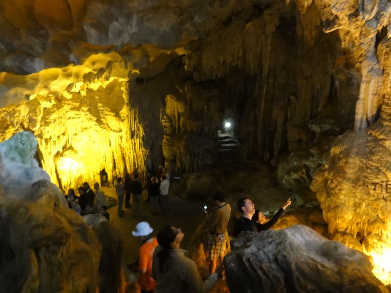 Halong Bay - Sung Sot cave bay