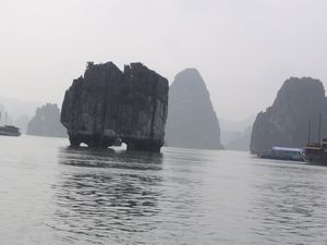 Halong Bay - Kissing rocks
