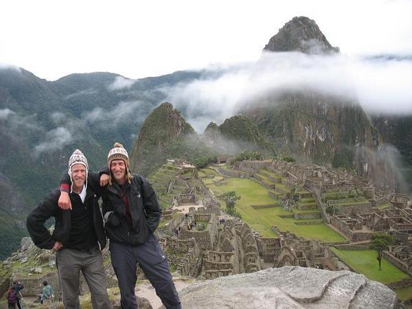 2 hermanos en Machu Picchu