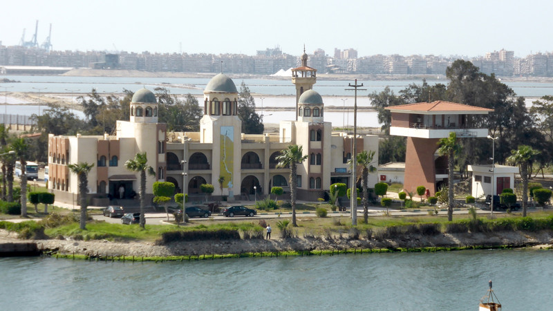 Das letzte Gebäude in Port Said, bevor es in das Mittelmeer geht.