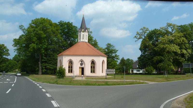 Schoene Kirche am Wegesrand