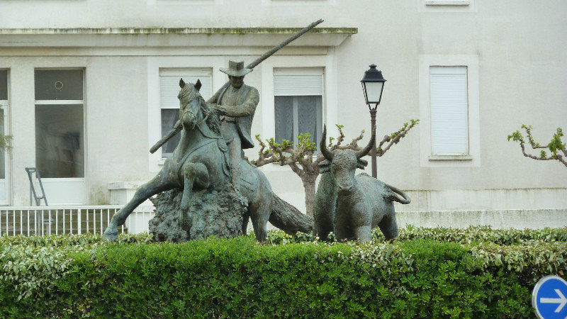 Statue eines Stierkämpfers mit Stier