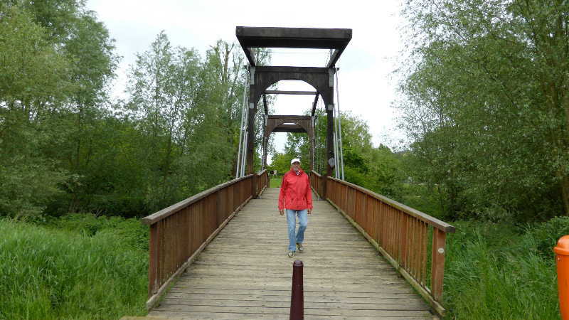 Zugbrücke im Alzinger Park