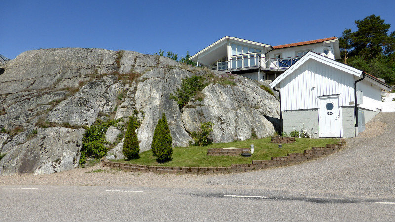 Die Häuser werden teilweise auf die Felsen gebaut